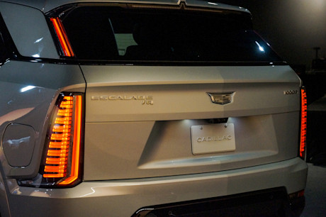 Editorial 2025 cadillac escalade iq preview jv 241003 6