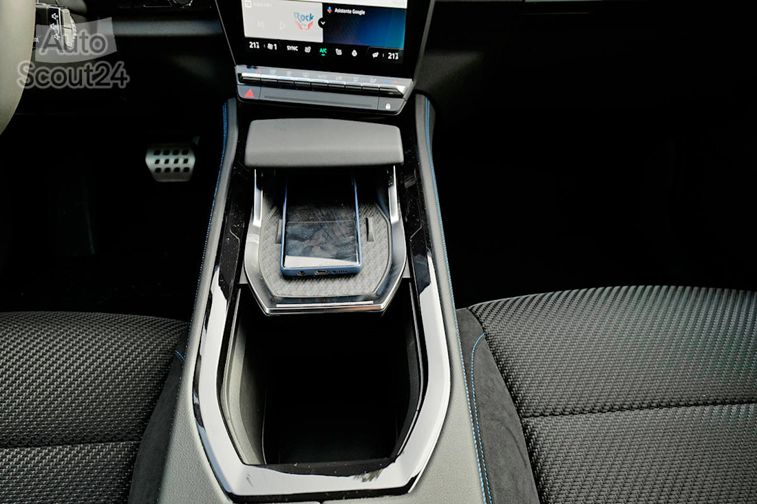 Video prueba Renault Austral HEV 2023 interior Ruben Fidalgo AS24 (10).jpg