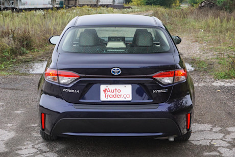Editorial 2022 toyota corolla hybrid premium 05 di