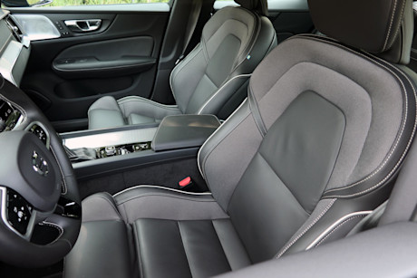 Editorial 2021 volvo v60 t5 awd r design 34 jm