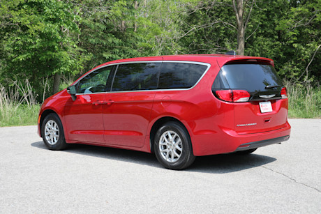 2025 Chrysler Grand Caravan Review Body Image