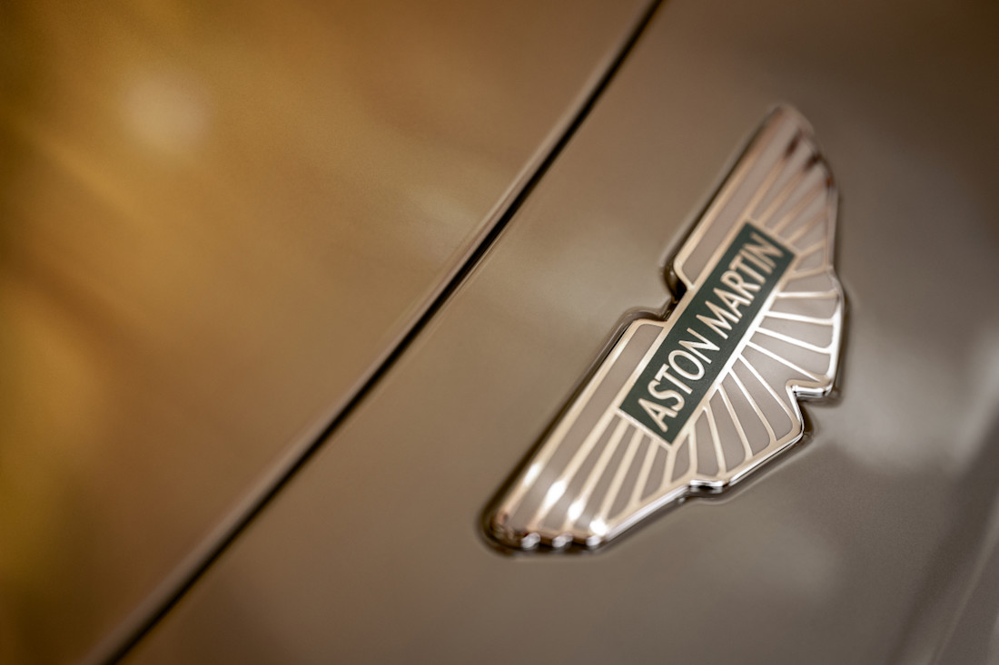 Aston-Martin-DB12-Goldfinger-Edition (8).jpg