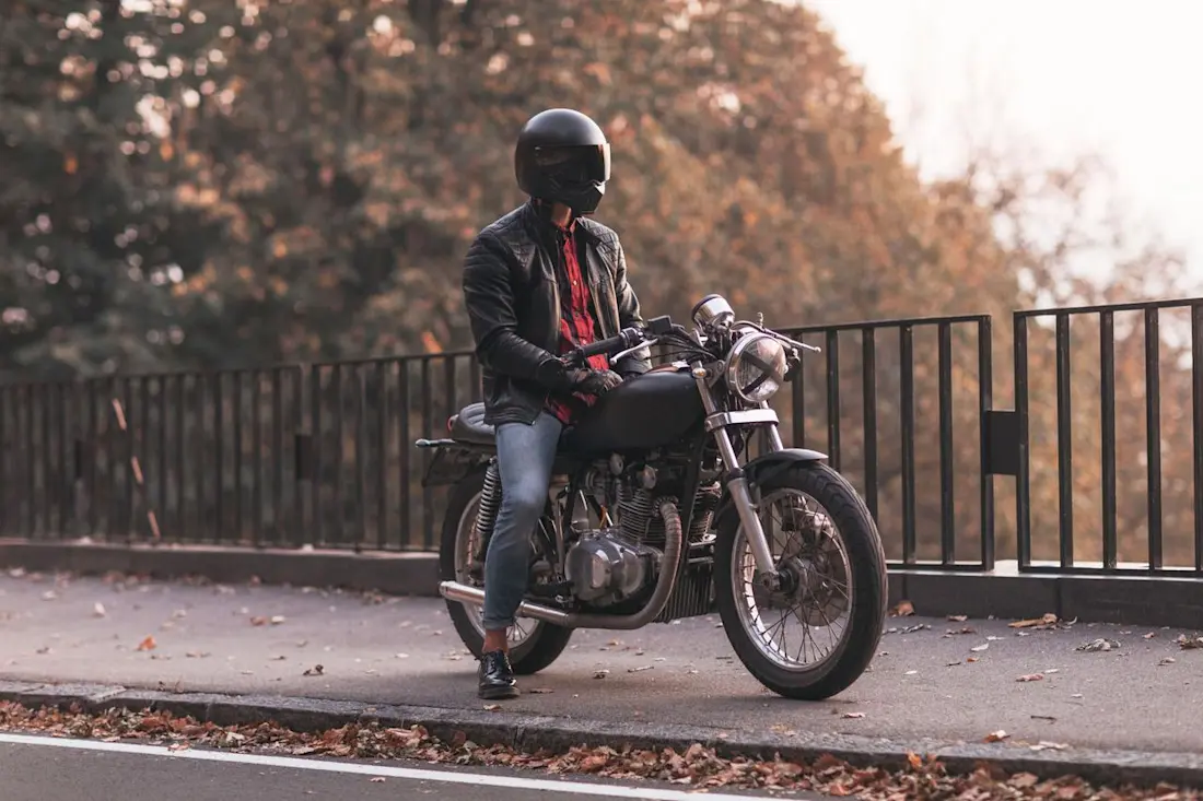 The correct seating position on the motorcycle The correct seating position on the motorcycle