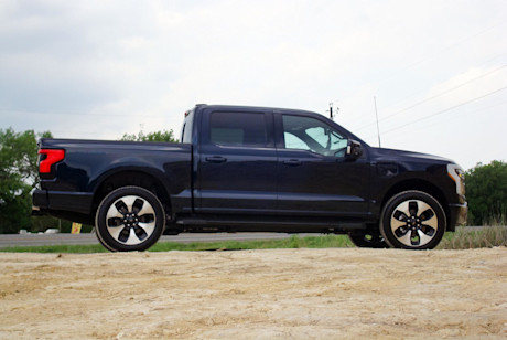 Editorial 2022 ford f 150 lightning 03 bc fr