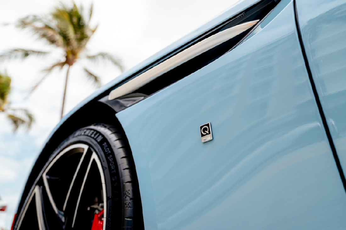 Aston Martin DB12 Volante - Palm Beach Edition 4.jpg