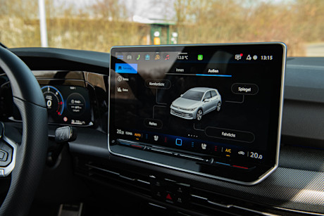 vw-golf-tdi-infotainment