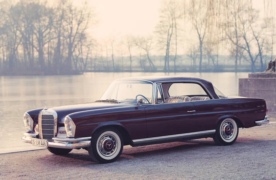 Ein besonders häufig genannter Vertreter der Klasse der wirklich eleganten Sportcoupé-Klassiker ist der Mercedes-Benz der Baureihe W111.  Ein besonders häufig genannter Vertreter der Klasse der wirklich eleganten Sportcoupé-Klassiker ist der Mercedes-Benz der Baureihe W111.