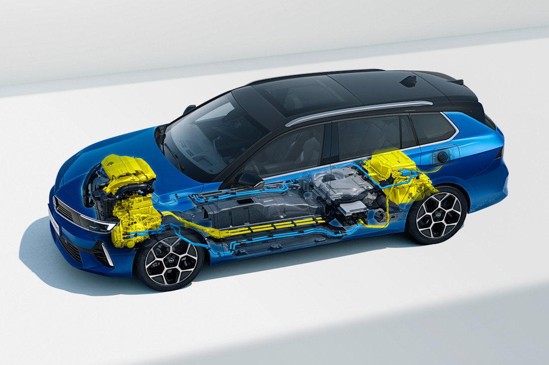 Opel zet achtervolging in op VW en geeft Astra PHEV grotere batterij
