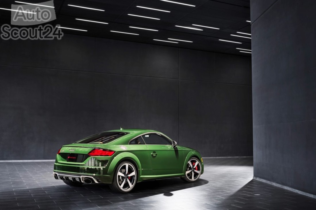 2022-Audi-TT-RS-Heritage-Edition-08.jpg