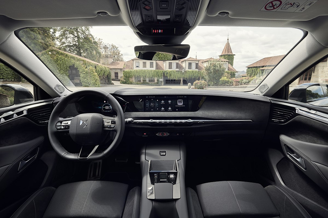 BEBE20251009  DS N°4 03