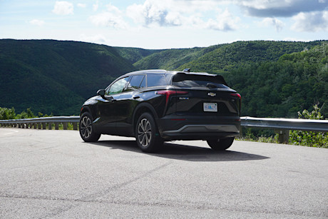 Editorial 2024 chevrolet blazer ev cabot trail nf di 240814 16
