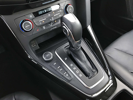 Editorial 2017 ford focus titanium sedan 27 gw