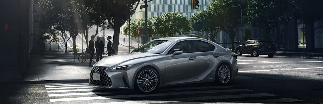 lexus-is300h-side