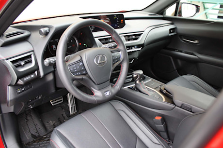 Lexus UX 250h AWD 2020 : essai hivernal Body Image