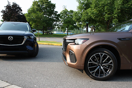 Match comparatif des VUS intermédiaires hybrides rechargeables, Édition 2024: Mazda CX-90 PHEV 2024 vs Mazda CX-70 PHEV 2025 Image