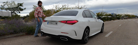 Prueba Mercedes C300e berlina: gran híbrido, mala berlina