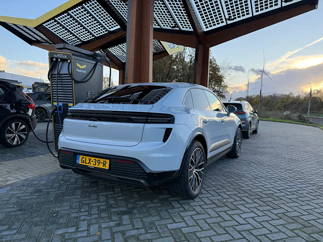CR-22 - AutoScout24 - Porsche Macan Electric FOTO 7