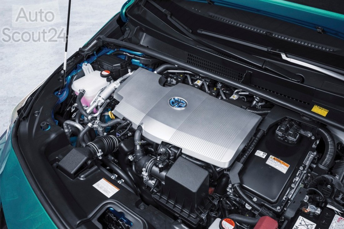 Toyota Prius PHEV (15).jpg