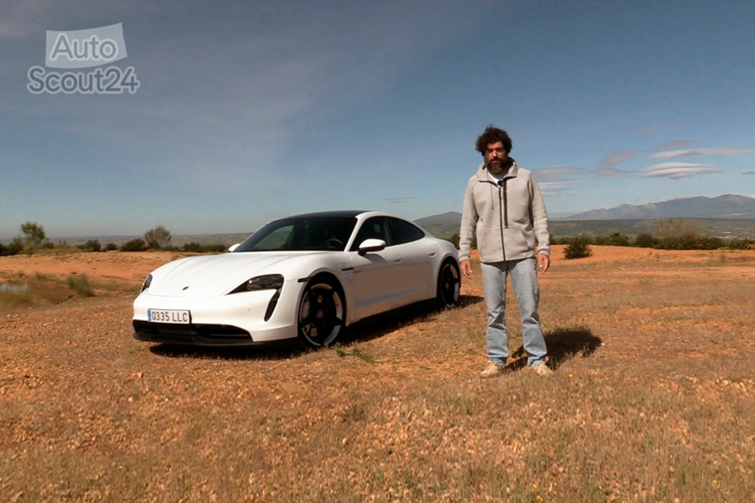 19_Porsche Taycan 4S_HERO.jpg