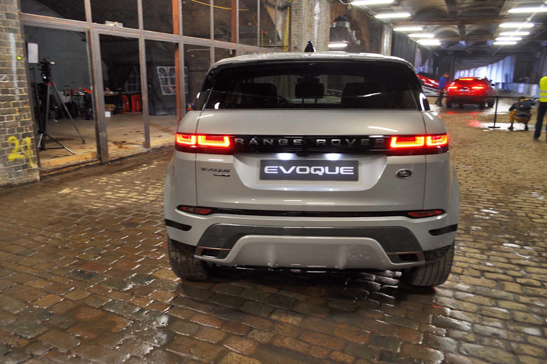 Editorial 2020 land rover range rover evoque 09 mb