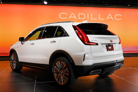 Editorial 2024 cadillac xt4 premium luxury p 230630 04 jm