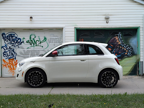 Editorial 2024 fiat 500e red td sbe 240830 6