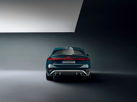 Editorial 2025 audi s6 e tron sportback audi preview 240717 pb 6