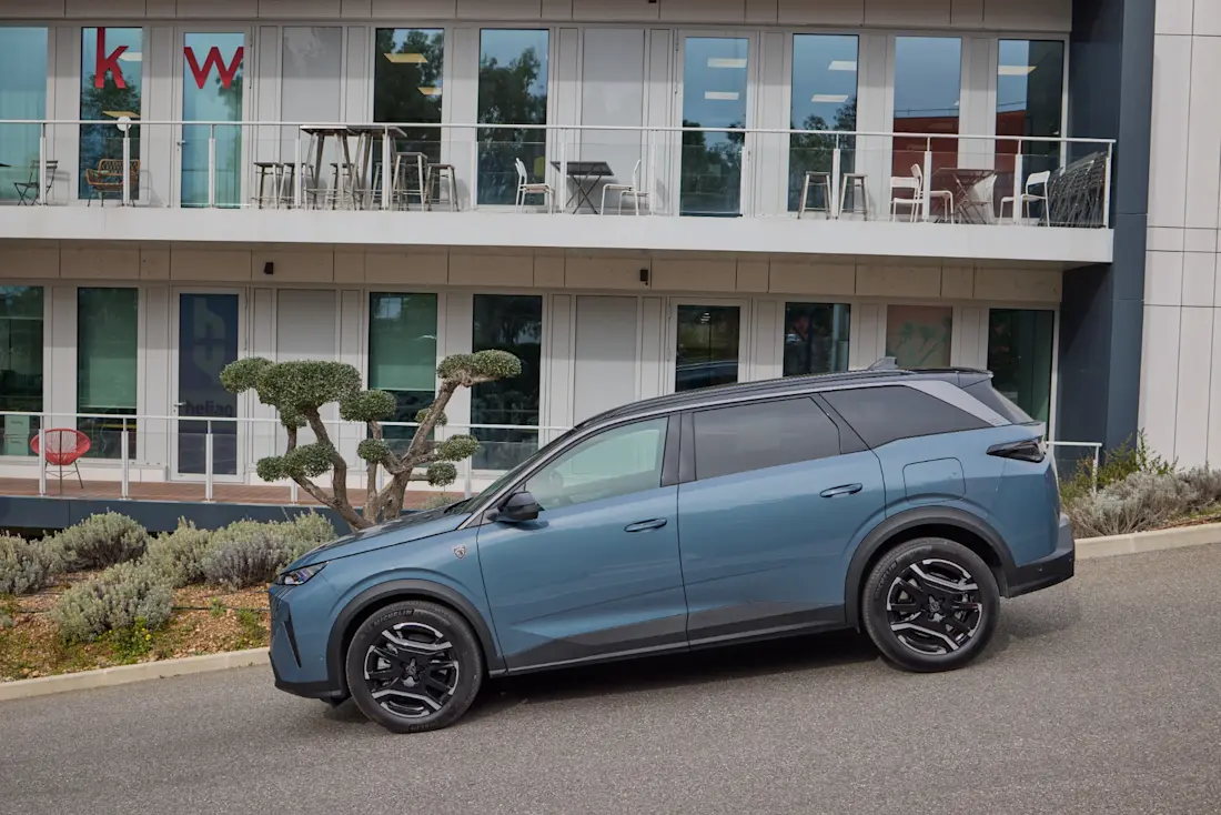 peugeot 5008 gt plug-in hybrid84
