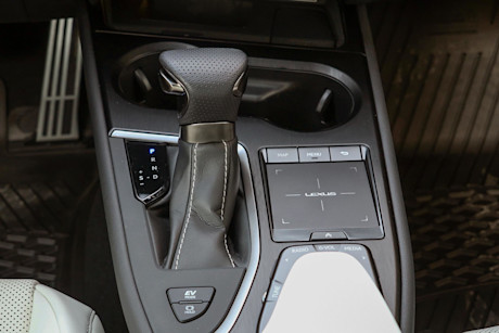 Editorial 2021 lexus ux 250h awd 31 jm