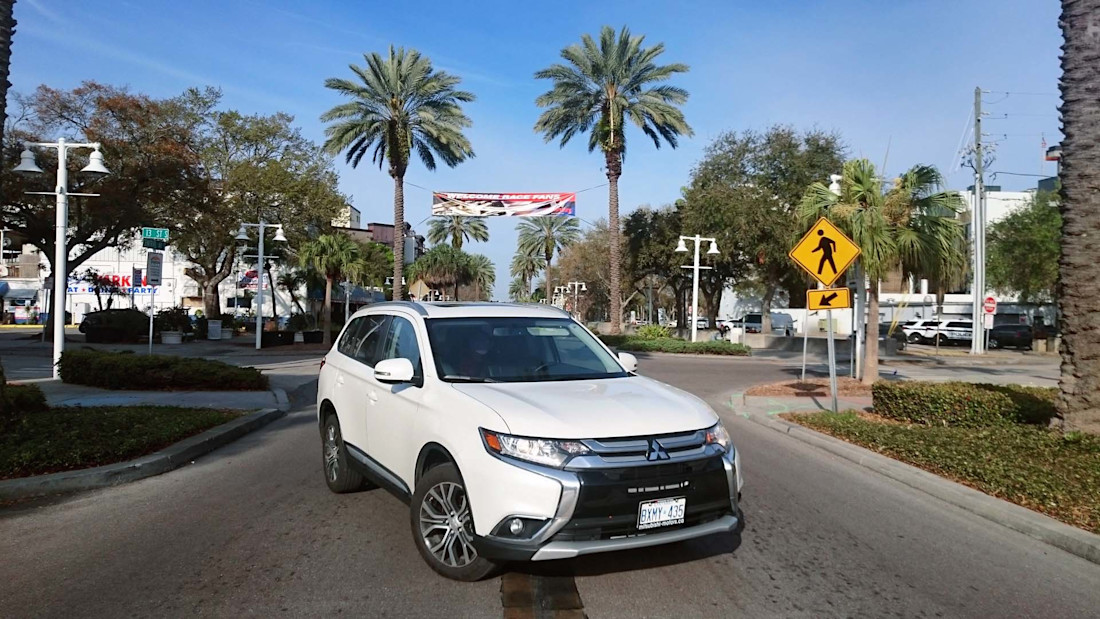 Editorial 03 jb 2016 mitsubishi outlander disney road trip