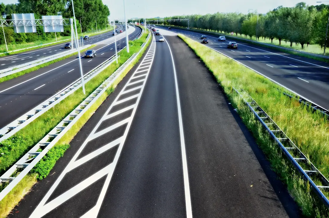 eindelijk-mag-je-overdag-weer-130-kmh-rijden-maar-toch-kun-je-een-boete-krijgen-2025-05