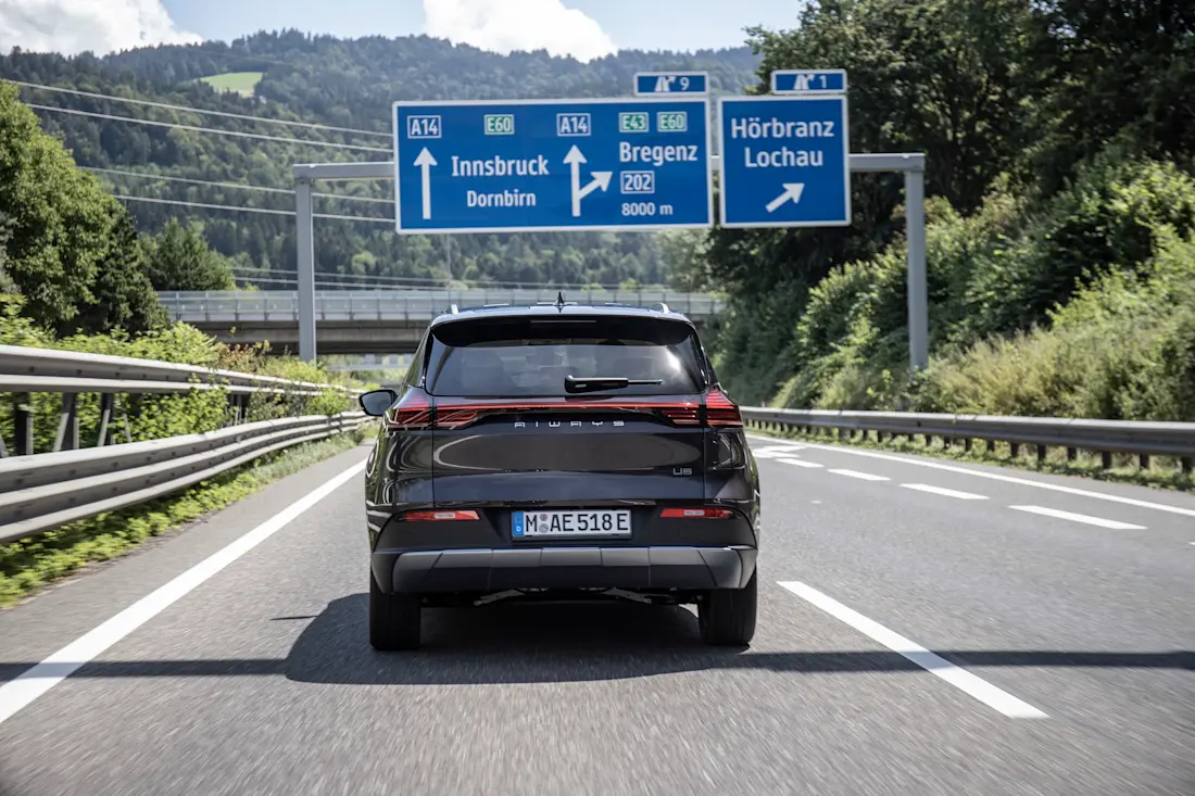 Aiways U5 Roadtrip Elektroauto AL Heck Autobahn Total