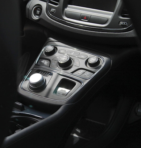 Editorial 2015 chrysler 200 s jp 13 4535