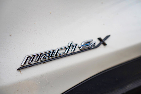 Editorial 2021 ford mustang mach e first edition 14 jl