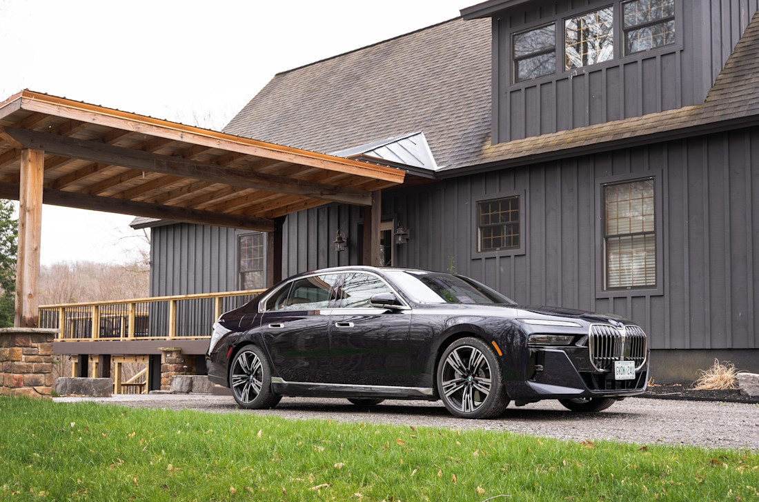 2024 BMW 750e PHEV Review