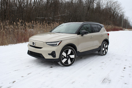 Volvo EX30 2025 vs Volvo EX40 2025 – Quel est le meilleur choix pour vous? Image