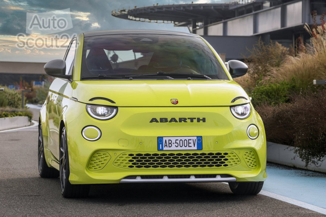 Fiat-500e_Abarth-2023-1600-02.jpg
