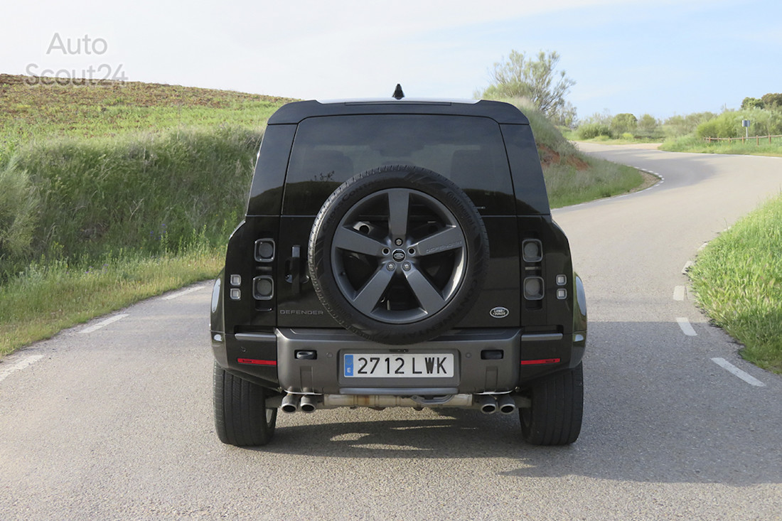 8_land_rover_defender 110 V8.JPG