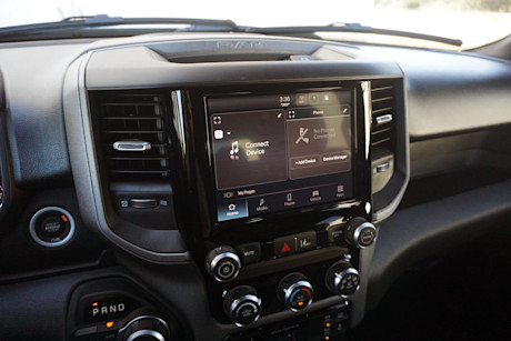 Editorial 2025 ram 1500 tradesman 240222 06 di