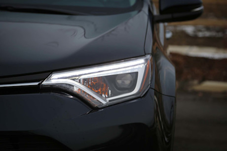 Editorial 2017 toyota rav4 limited 10 ts