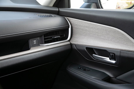 Editorial 2024 toyota grand highlander limited awd td 231019 26 jw