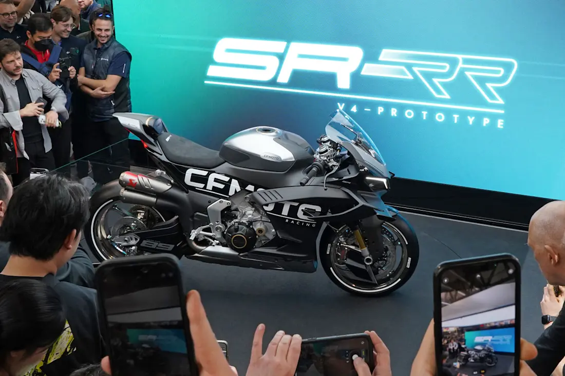 11 eicma-2025 cfmoto-v4-sr-rr-prototyp