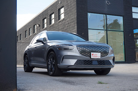 Editorial 2024 genesis gv70 electrified jl 6