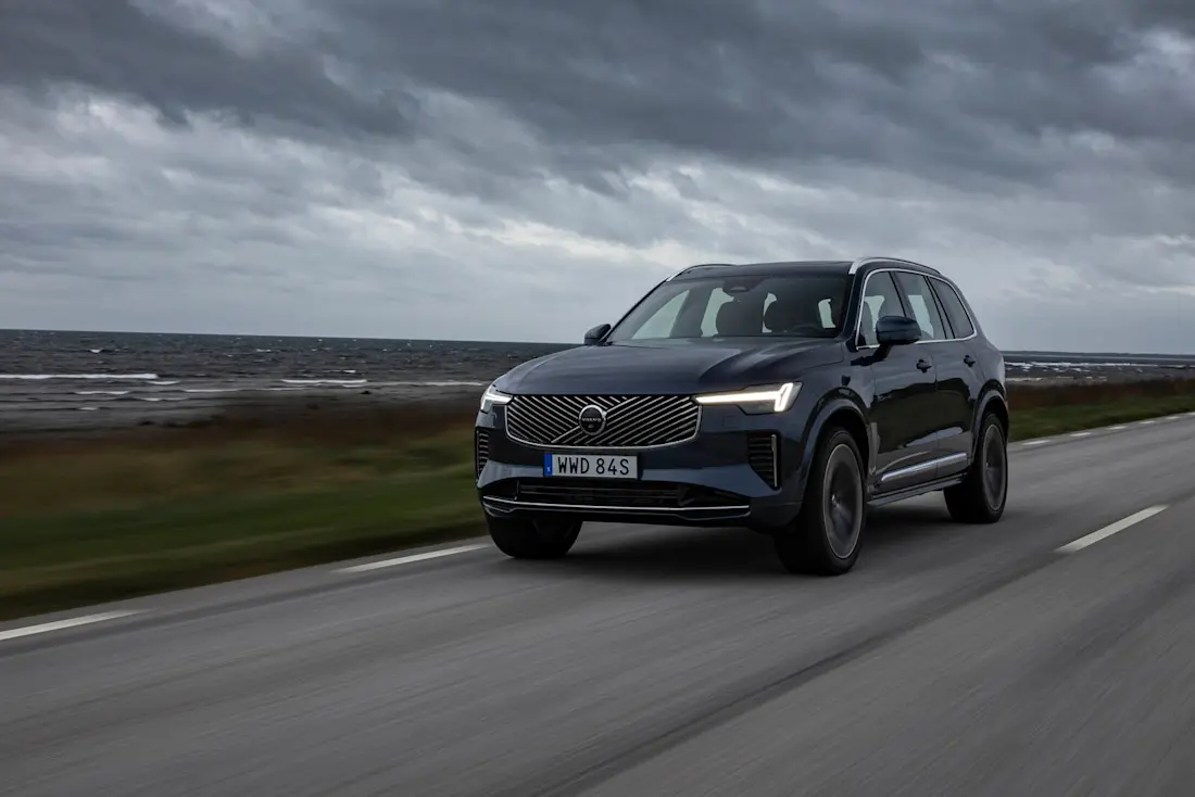 New Volvo XC90 B5 - dynamic 07 New Volvo XC90 B5 - dynamic 07