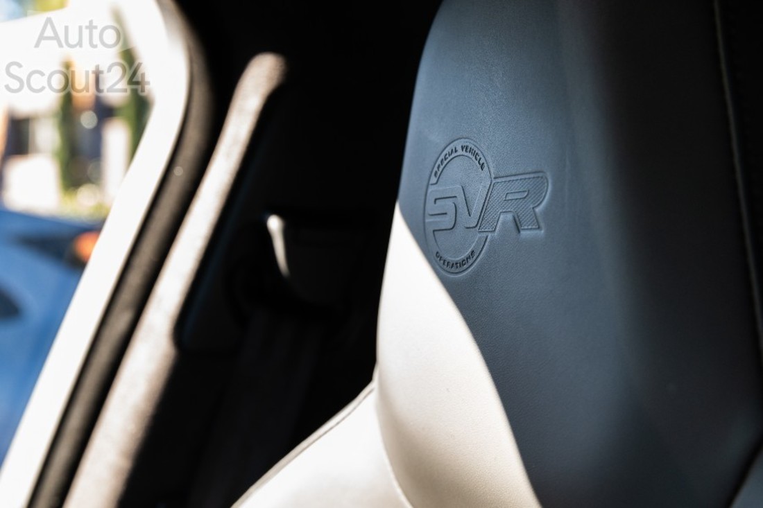 Jaguar-Land Rover SV - 3000px-19.jpg