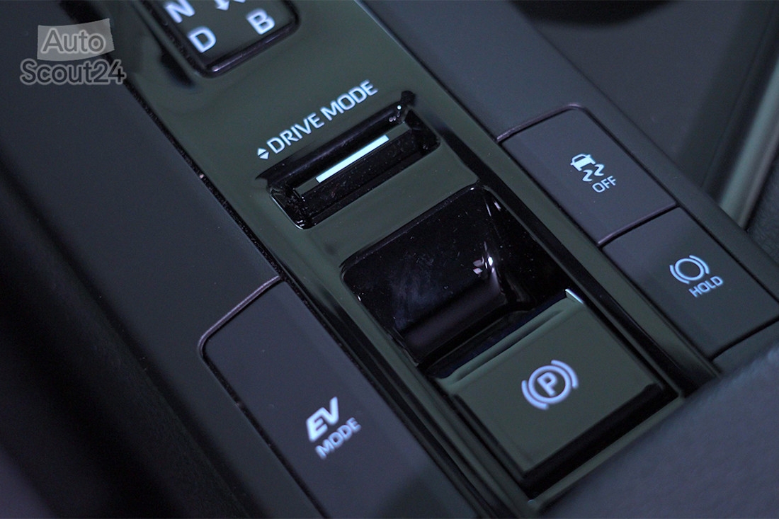 Toyota-C-HR-2024-interior (7).jpg