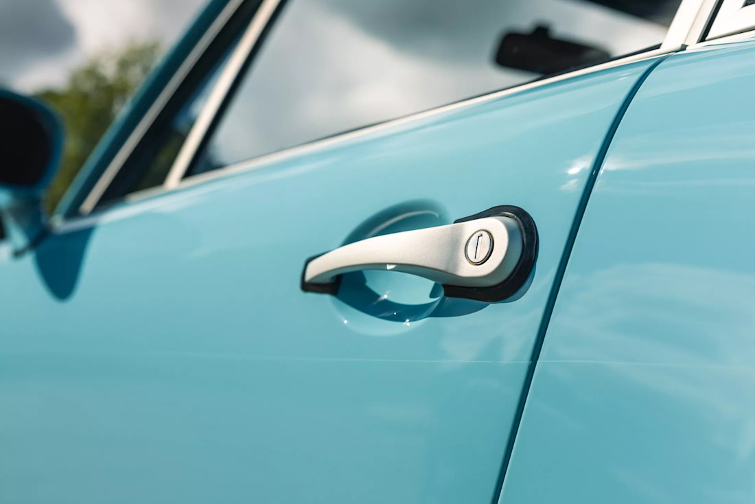 Porsche-911-RS-restomod-Thornley-Kelham-European (5).jpg