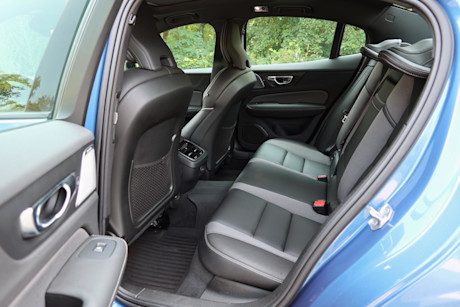 Editorial 2021 volvo v60 t5 awd r design 19 jm