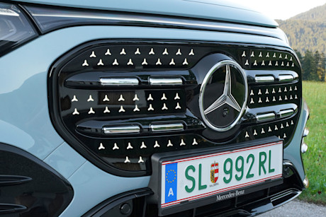 13 mercedes-benz-glb-250+-eq-2026-kuehlergrill
