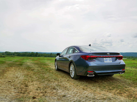 Editorial 2019 toyota avalon limited 05 bh